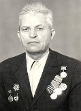 Зинченко Павел Сергеевич – помощник врача – эпидемиолога ОблСЭС, ветеран ВОВ.

1917 г.р., уроженец Краснодарского края (станицы Удобная Удобинского района). В Красной Армии с 25.10.1937 г. Участвовал в боях на фронтах Великой Отечественной войны: 19.06.1942-19.12.1942 – Южный фронт, 19.12.1942-21.02.1943 – Сталинградский фронт, 15.04.1943-19.06.1943 – Южный фронт, 01.06.1943-14.07.1944 - 1-й Белорусский фронт, с 24.1.01944 - 3-й Белорусский фронт. Был трижды ранен – 19.12.1942, 19.06.1943, 14.07.1944. Младший лейтенант, командир пулеметного взвода 138 Гвардейского Стрелкового Краснознаменного полка 48 Гвардейской Стрелковой Криворожской Краснознаменной дивизии.

Из наградного листа представления к награде орденом Отечественной войны 2 степени: «Участник Отечественной войны с июня 1942 года, прошел путь жестоких схваток под городом Сталинградом, участвовал в изгнании немецких полчищ с южных регионов страны, в освобождении Белоруссии, освобождении дружественного нам государства Польши, жарких боев на территории противника по прорыву сильно укрепленной обороны.

В боях на 1-м Белорусском фронте провел свой взвод в жестоких схватках с противниками более 300 километров, участвовал во взятии 24-х населенных пунктов и 3-х городов, своим личным примеров воодушевлял подчиненных на подвиги. В бою за населенный пункт Вереза 14 июля 1944 года первым форсировал водный рубеж, перенеся пулеметы на себе и поддерживая стрелковые подразделения при овладении мощным узлом сопротивления гитлеровцев на Варшавском шоссе, уничтожил 4 пулеметные точки противника и 31 гитлеровца.

26 октября 1944 года при отражении крупной вражеской контратаки при выбытии расчета станкового пулемета из строя сам лег за пулемет и в минуту жаркого боя отстоял занятой рубеж, уничтожив 3-х гитлеровцев. Тем самым обеспечил отбитие крупной контратаки немцев, и будучи сам ранен, поле боя не покинул до выполнения поставленной задачи».