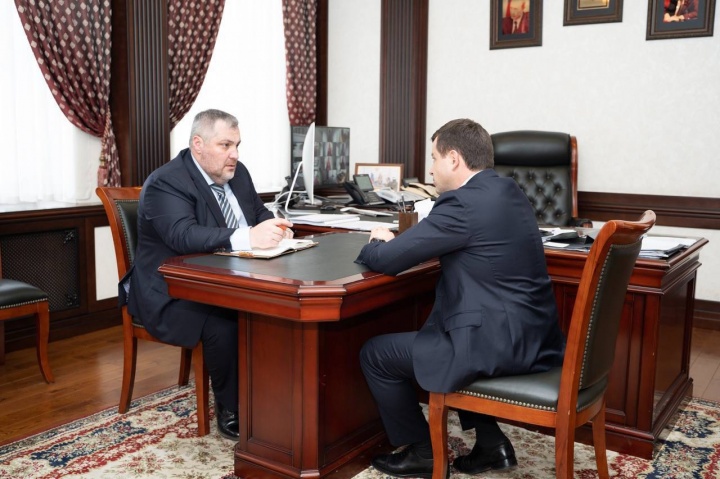 Вопросы развития цифровизации КЧР обсудили премьер-министр Мурат Аргунов и управляющий Карачаево-Черкесским отделением Сбербанка Заур Джазов