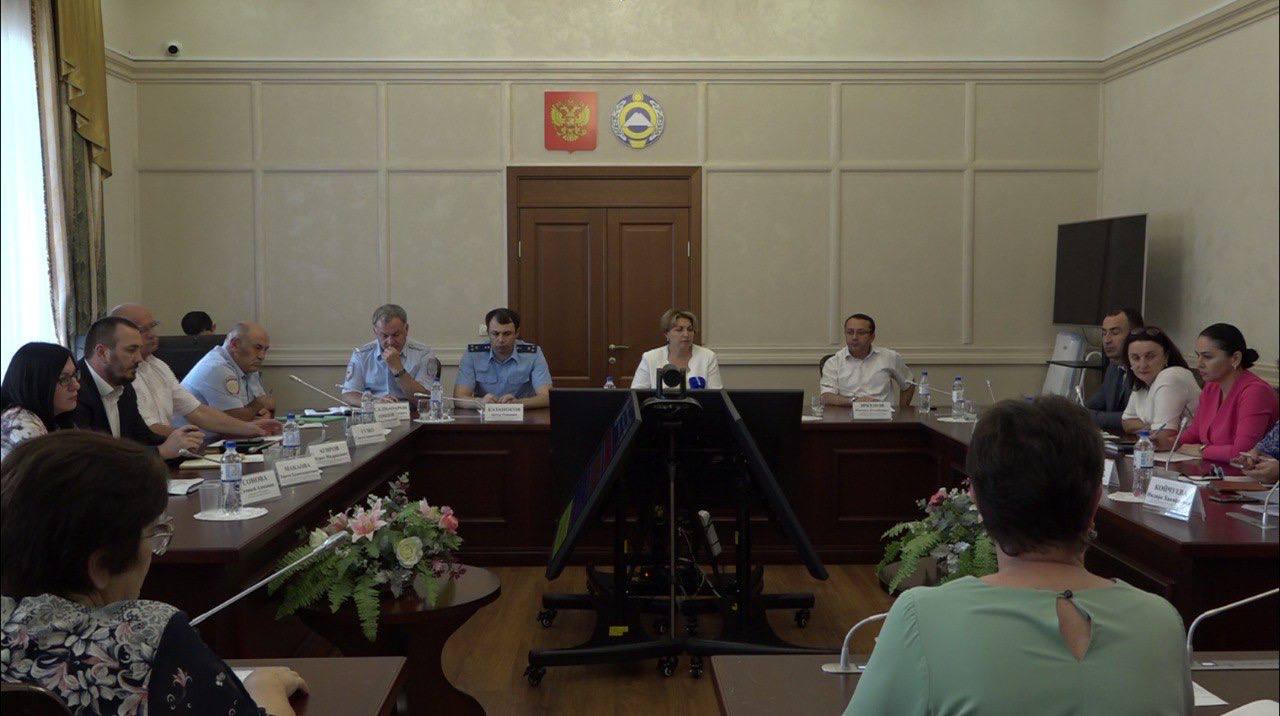 В Карачаево-Черкесии прошло заседание комиссии по делам несовершеннолетних