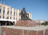 5-036 Памятнник Д. И. Менделееву, который стоял возле снесённого  ДК ХИМИК
