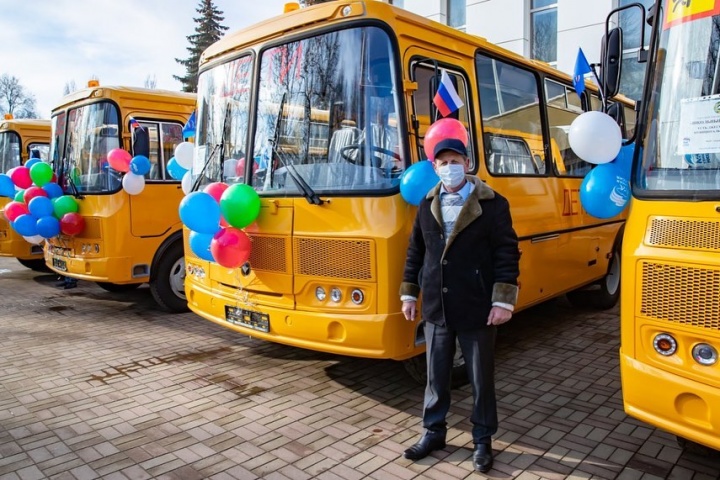 Карачаево-Черкесия получит от федерального центра 15 новых школьных автобусов и 13 машин скорой помощи 