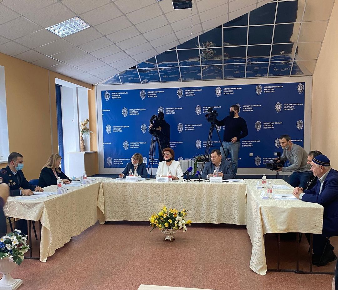 В Черкесске состоялся круглый стол на тему: «Семейные ценности Карачаево-Черкесии, как основа благополучия региона»  
