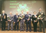 Ветераны Великой Отечественной города Лыткарино. Крепко подмятые долгой неровной жизнью, но еще живые в свои 90! На празднике Песни к светлой Победе-71! И еще подпевали и читали стихи. Встреча с молодежью местного колледжа.