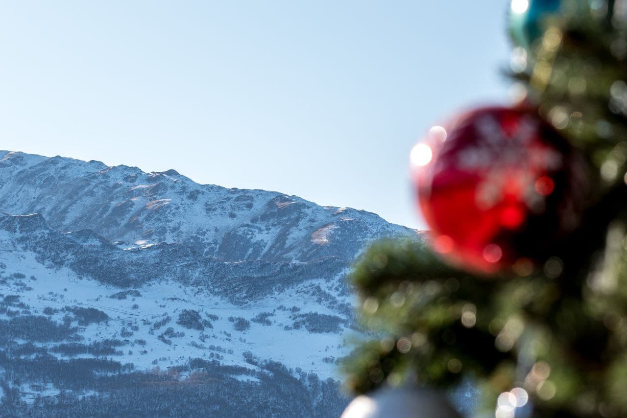 Катание под звездами, конфетти из пушки и розыгрыши ски-пассов пройдут в рамках новогодней программы на ВТРК Архыз