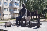 0631. Место поэта Александра Сергеевича Пушкина теперь по праву занял писатель Иван Сергеевич Тургенев (улица, на которую он смотрит,  его-то именем названа...). Да и сам памятник смотрится намного величавее.