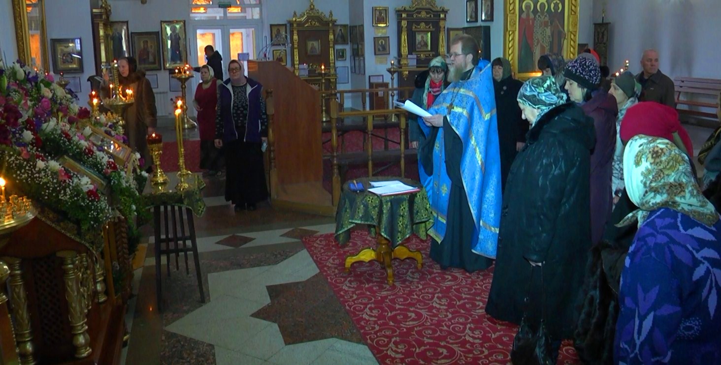 Чудотворная икона Божьей Матери принесена в Никольский собор Черкесска