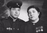 Брацихина Серафима Матвеевна - бывшая зенитчица. с сыном Геннадием  (фото 1968 г.)