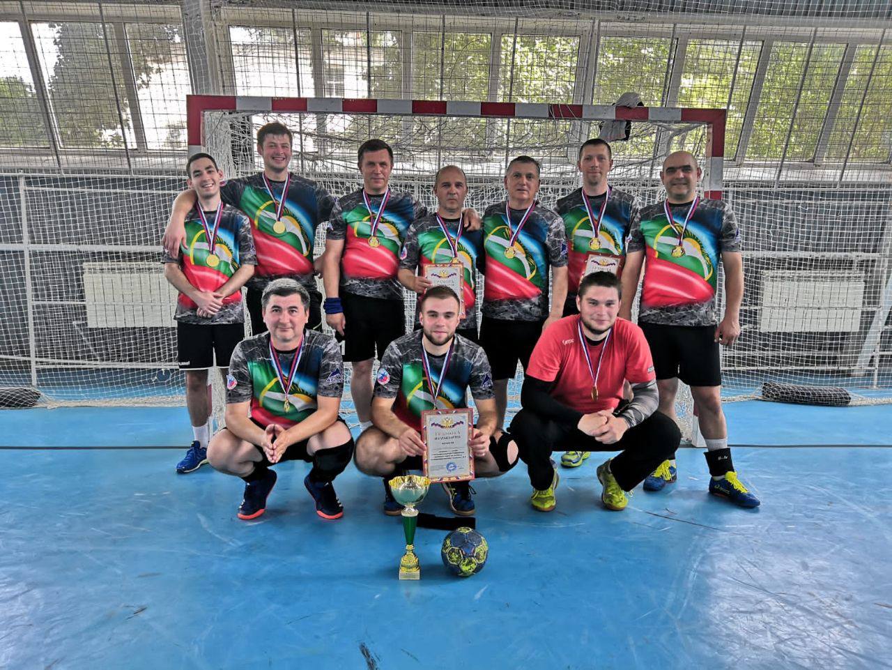Команда из Карачаево-Черкесии стала победителем турнира по гандболу среди ветеранов