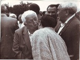 Расул Гамзатов, Исхак Машбаш, Давид Никитич Кугультинов (калм. Көглтин Дава; 1922—2006) — калмыцкий советский поэт и журналист, военный корреспондент. Народный поэт Калмыцкой АССР (1969). Лауреат Государственной премии СССР (1976), Бекизова Лейла Абубекировна