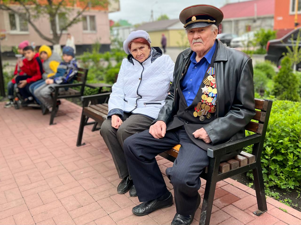 В Карачаево-Черкесии проходит акция «Парад у дома ветерана»