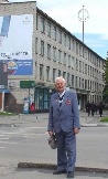 Пред нашим бывшим ЧеПэТэ, Еще с антенною красивой, Снимаю шляпу у черты, Прощаясь с прежним коллективом!

Жаль, что сбросили в утиль, через десятки лет, наш надежный, с Василием Ивановичем, громоотвод!