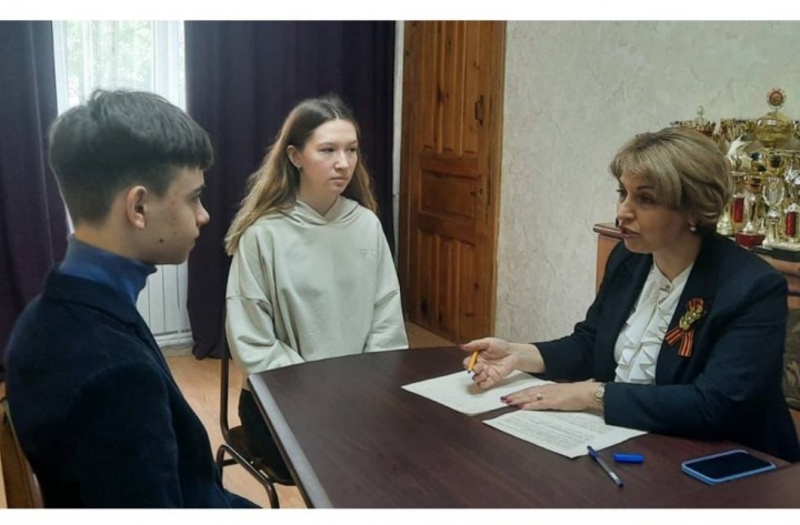 Состоялась встреча министра образования и науки Карачаево-Черкесии и школьников, прибывших из Донбасса