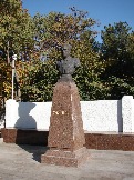 5-027  Памятник В. И. Хубиеву (в сквере С. Есенина)