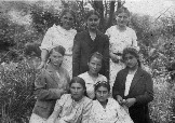Стоят: 
Пономарева М., Марчихина О., Торопова М.,

средний ряд: 
Чернышова А.,Баратанова А., Бабаханянц А.,

нижний ряд: 
Пономарева А., Дробязко Л. 