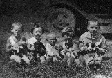 Дети Микоян-Шахара  участники перехода Домбай - пер. Алибек - перевал - Халега - перевал Марух в августе 1942 год а