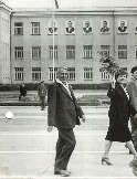 «И шумэ, и гудэ – Попандопуло идэ!!!» - так встречал припоздавшего на лекцию студента Василия декан пятигорского педвуза (тоже одесский юморист!) – Г.М. Олифер (бывало и такое в запоздавшей молодости!)