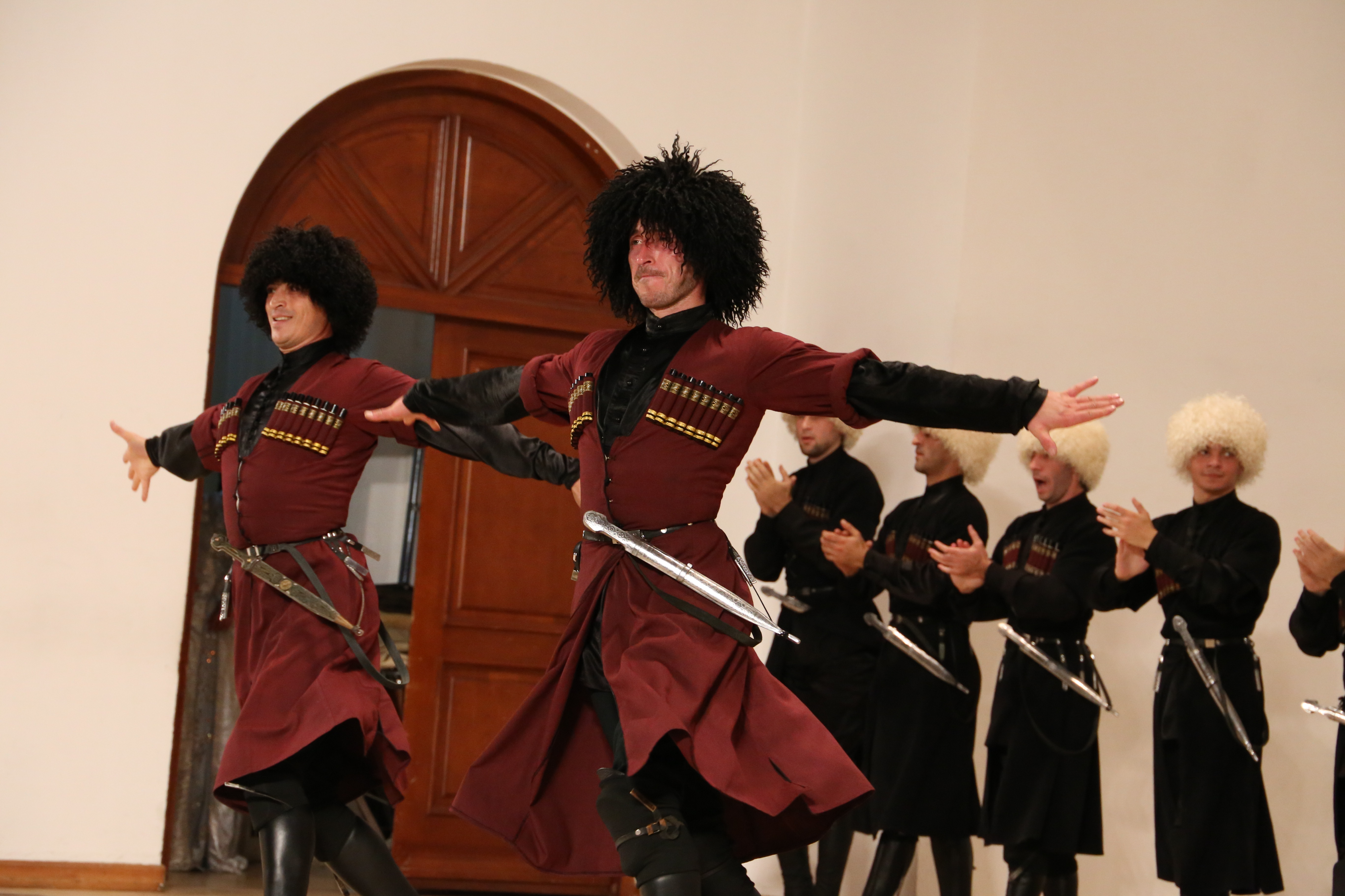 В Карачаево-Черкесии реализован проект «Лезгинка-танец мира»