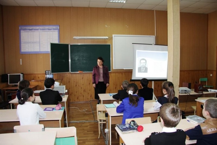 Лучшие учителя Карачаево-Черкесии получат премию 200 тысяч рублей