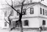 В бывшем жилом доме Тришкина (он находился на ул. Покровской) размещался и штаб ЧОН, и мастерская по изготолвлению шапок, и городской Дом пионеров.jpg