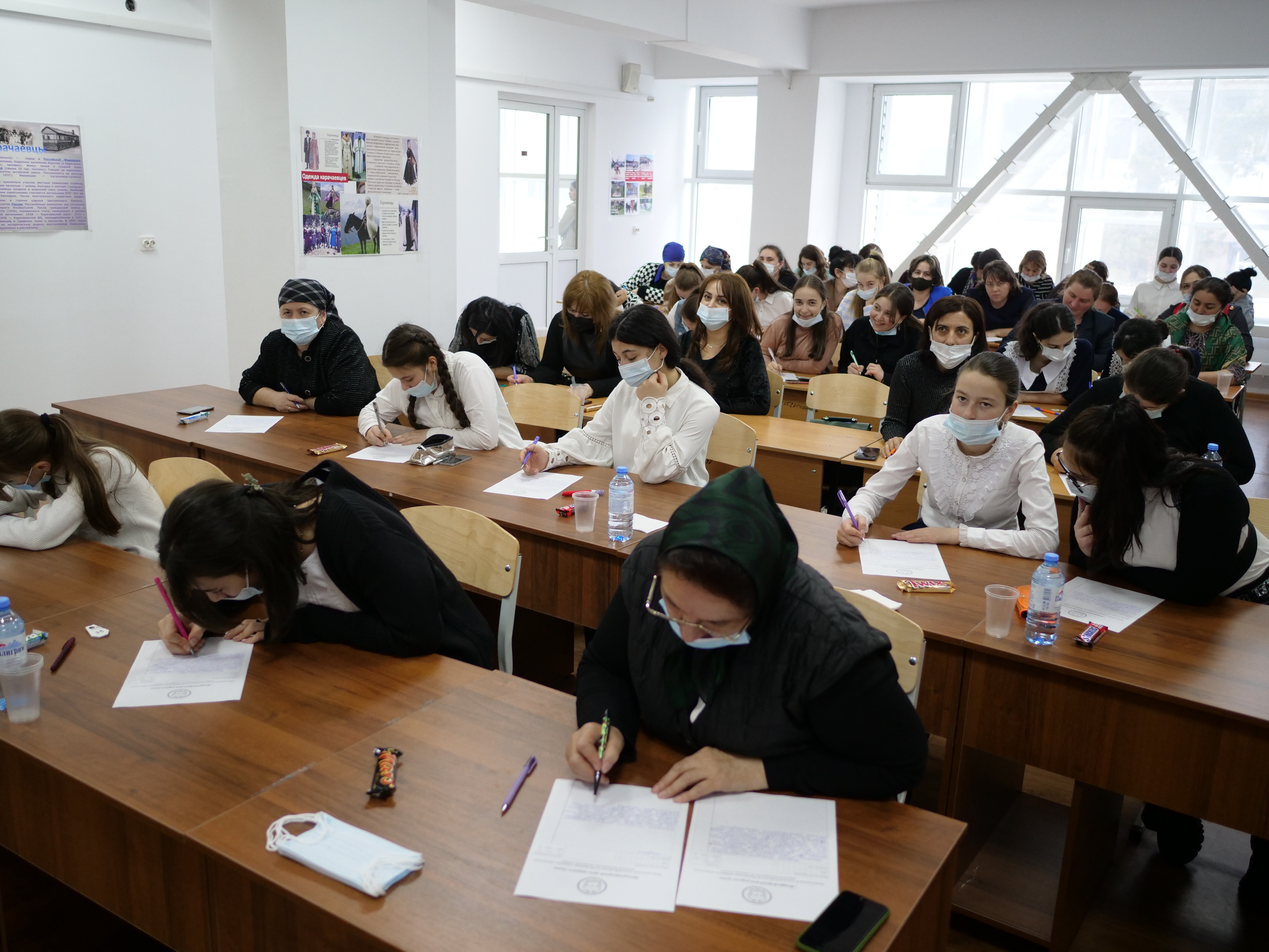 В Карачаево-Черкесии написали тотальный диктант на родных языках