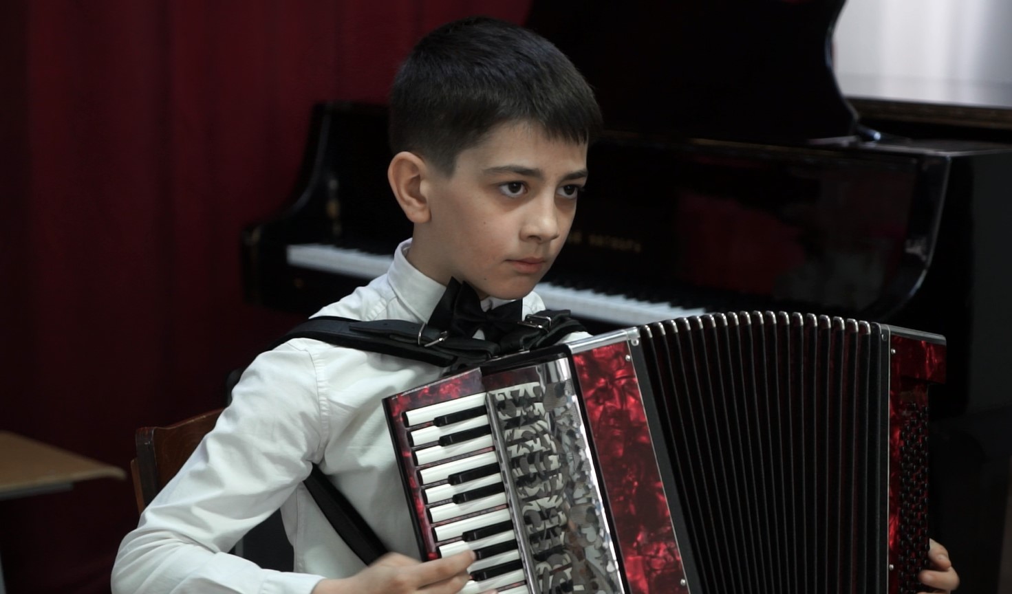 В Карачаево-Черкесии выбрали лучших учащихся отделений народных инструментов
