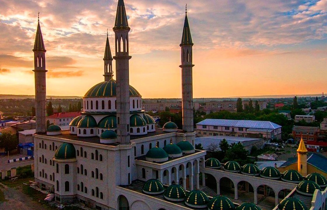 В мечетях Карачаево-Черкесии возобновили проведение коллективных молитв   
