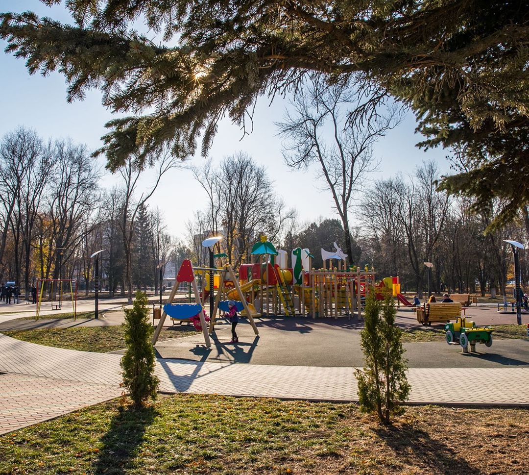 Порядка 500 дворов и 150 общественных территорий благоустроят в Карачаево-Черкесии за два года