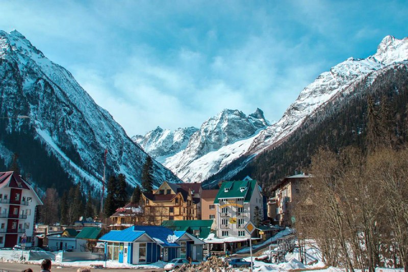 Домбай вошёл в тройку лучших горнолыжных курортов для зимнего отдыха в России