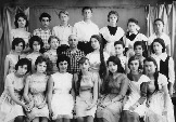 8 А класс СШ № 9 Июнь 1964 г.
Первый нижний ряд - слева Эмма Сидакова, вторая Людочка Оверченко, Света Рабаева, пятая Таня Шурдумова.

Во втором ряду вторая слева Люся Шинкевич и вторая справа Влада Нежинская и в верхнем левом углу Люда Сечина.

Во втором ряду третья слева Наташа Симбирцева.

3 ряд 2 слева Ашот Петросян, 3-й Владимир Кравченко, 4-й Виктор Задощенко, 1-я справа Вера Багаева, 2-й ряд преподаватель  математики - Виктор Васильевич, 1 ряд 2-я справа Наташа Ногайцева

2 ряд 3-я слева Люда Скороходова