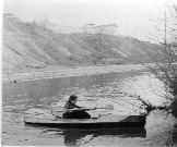 15-11. Такой была первая протока Кубани (район пешеходного моста). На заднем плане городская тюрьма
