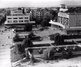 Вид сверху на магазин Универмаг и кинотеатр РОССИЯ снесённый в 2009 г.