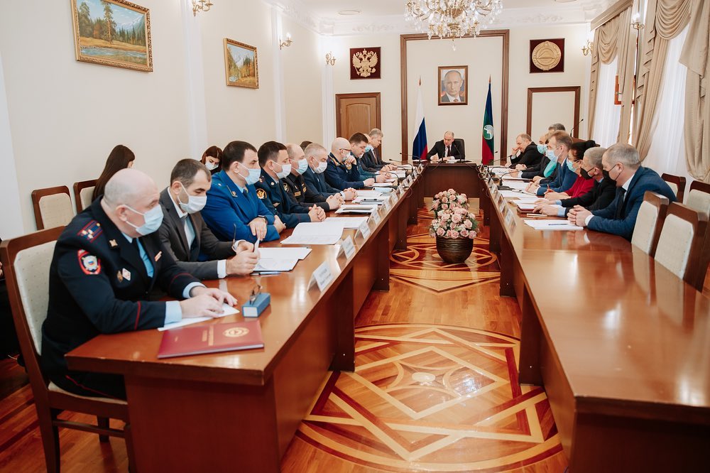 Рашид Темрезов провел итоговое совместное заседание Координационного совета по обеспечению правопорядка в КЧР и Антитеррористической комиссии в регионе