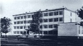 Здесь и вырос через пол-года высокий корпус учебно-консультативного пункта - УКП