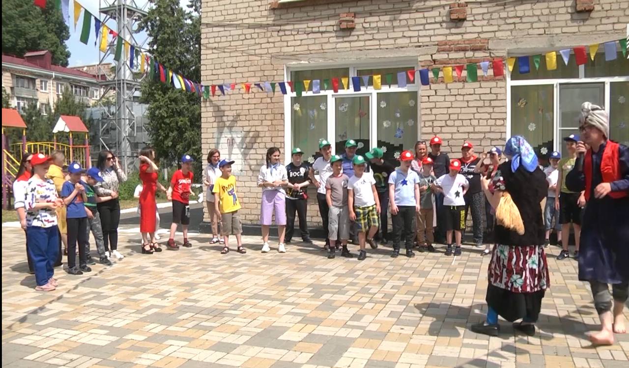 В столице Карачаево-Черкесии открылся пришкольный лагерь для детей с ОВЗ