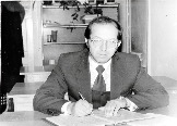 Заведующий кафедрой в 1990 г.