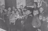 На школьной технической выставке. СШ № 8. 1957 г.