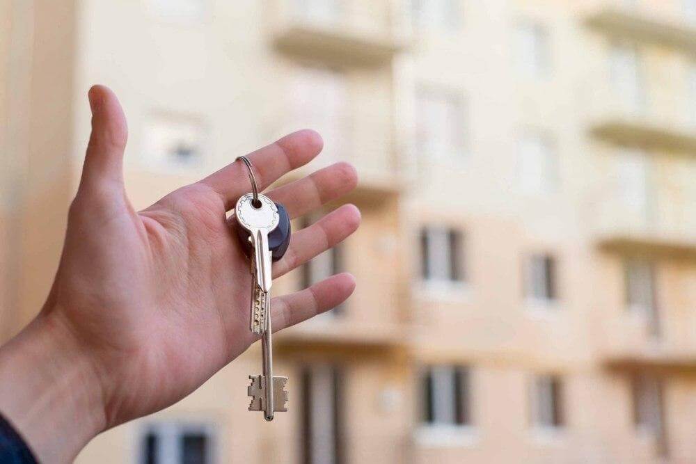 Глава Карачаево-Черкесии Рашид Темрезов вручил ключи от новых квартир жителям Черкесска, переселённым из ветхого жилья   