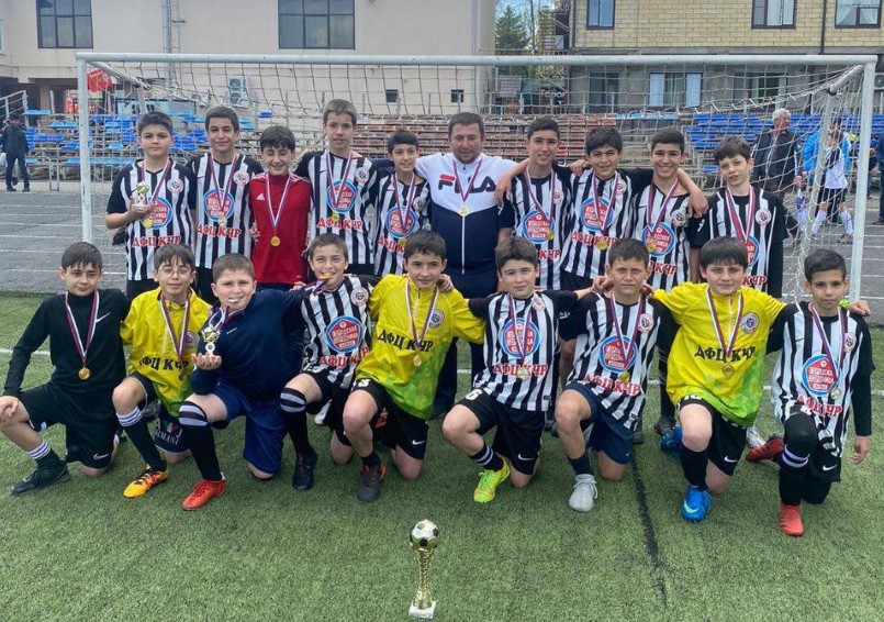 Футбольная команда из Карачаево-Черкесии заняла первое место на открытом детском турнире в Ессентуках