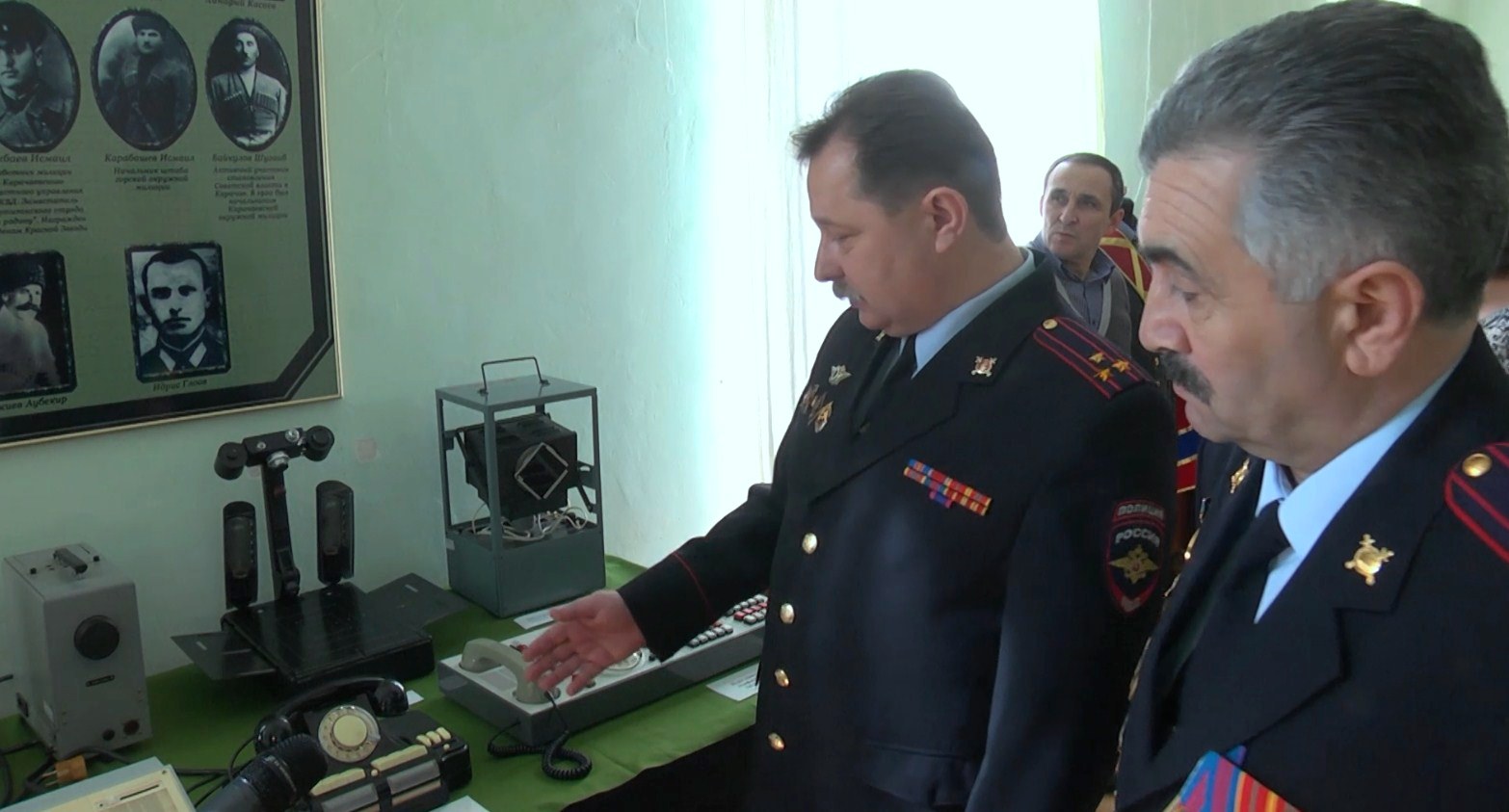 В картинной галерее Черкесска открылась выставка экспонатов музея МВД по КЧР