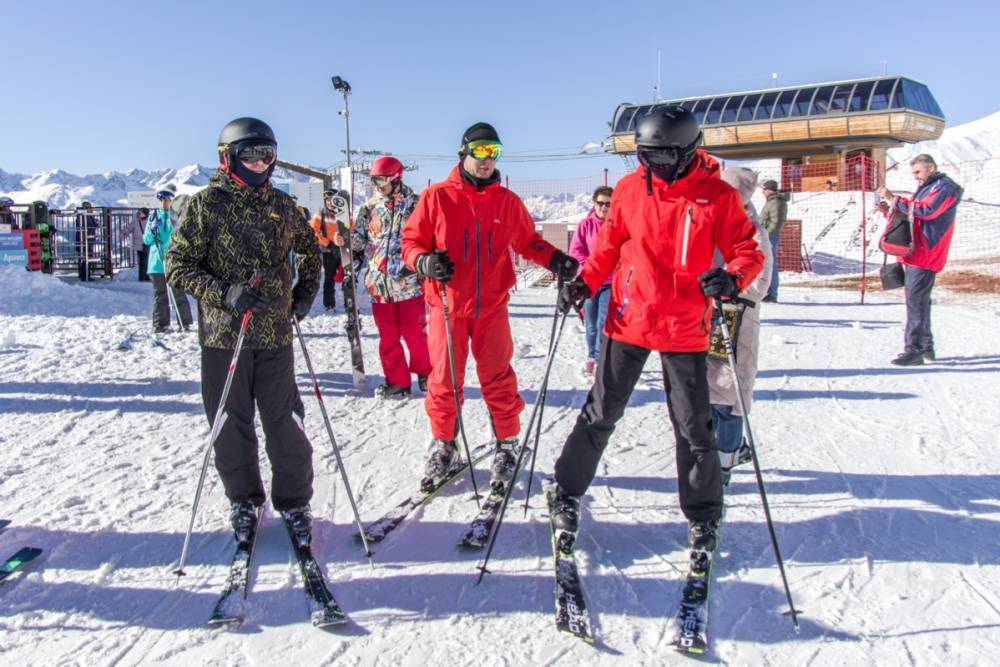 Курорты «Архыз» и «Эльбрус» приняли 6,5 тысяч туристов на открытии горнолыжного сезона