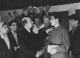 Массовая сцена народного театра ЧЗХО в спектакле ЮНОСТЬ ОТЦОВ
