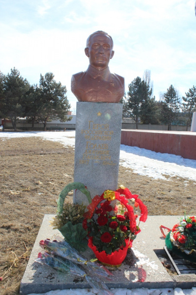 Голаев Джанибек Нанакович - бюст