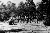 В 1961 году в парке ЮНОСТЬ была организована детская игровая площадка