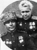 Майор Анна Никулина и баталпашинец полковник Александр Амирагов (муж Вари — сестры Анны, он погиб при переправе через реку Одер в феврале 1945 г.)